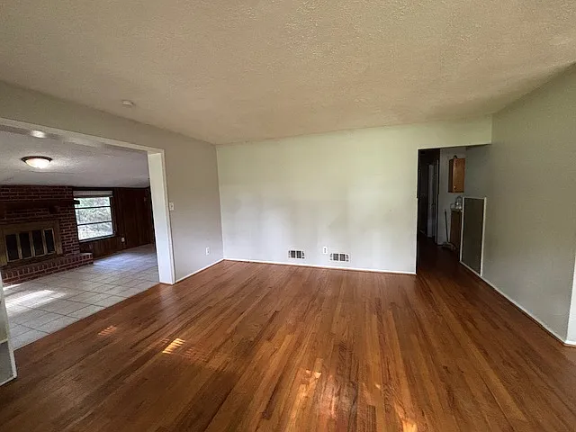 3 bed, 1.5 bath, 1566 sqft, $1,795 — Photo 4