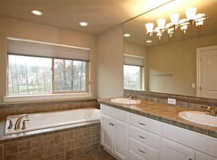 2043 NW Village Cir, Portland, OR 97229