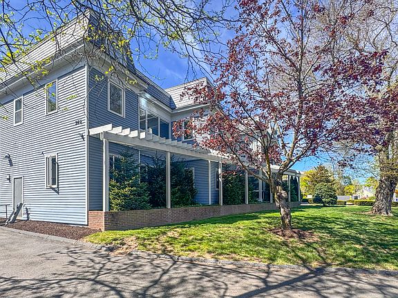 Second floor corner unit