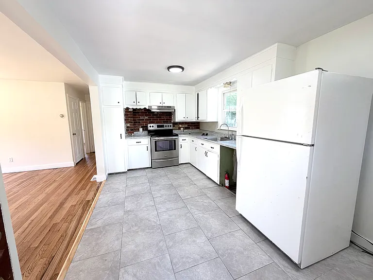 58 Barton Cir — Photo 6