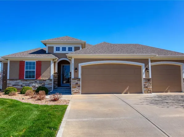 4815 Augusta Dr, Basehor, KS 66007