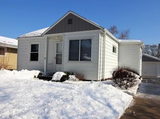 1932 N 117th St, Wauwatosa, WI 53226