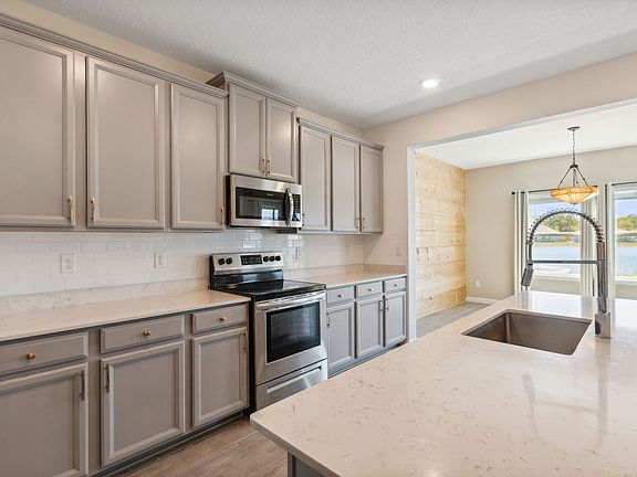 4th image of 84890 Fall River Pkwy #1