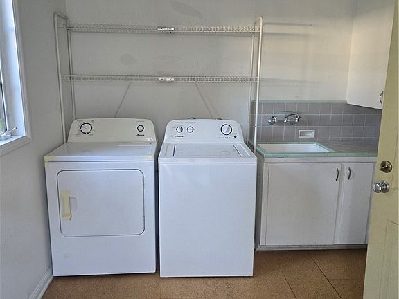 3rd image of 1868 Saint Albans Rd