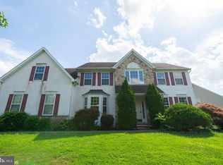 324 Evening Walk Ln, Warrington, PA 18976
