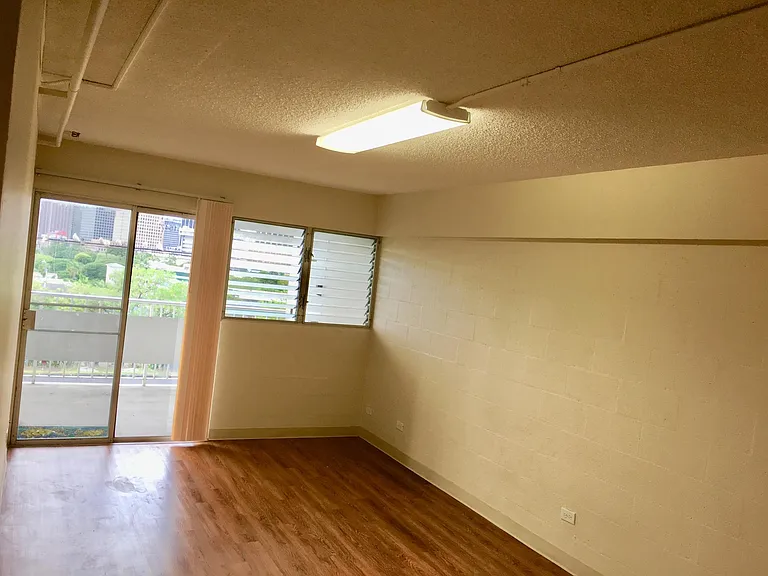 1547 Miller St — Photo 2