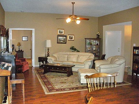 5th image of 819 Forest Oaks Ln