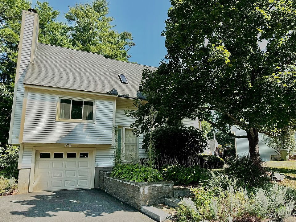 Detached single family style condo
