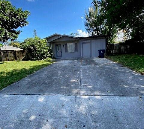 3rd image of 3344 Plaza Pl