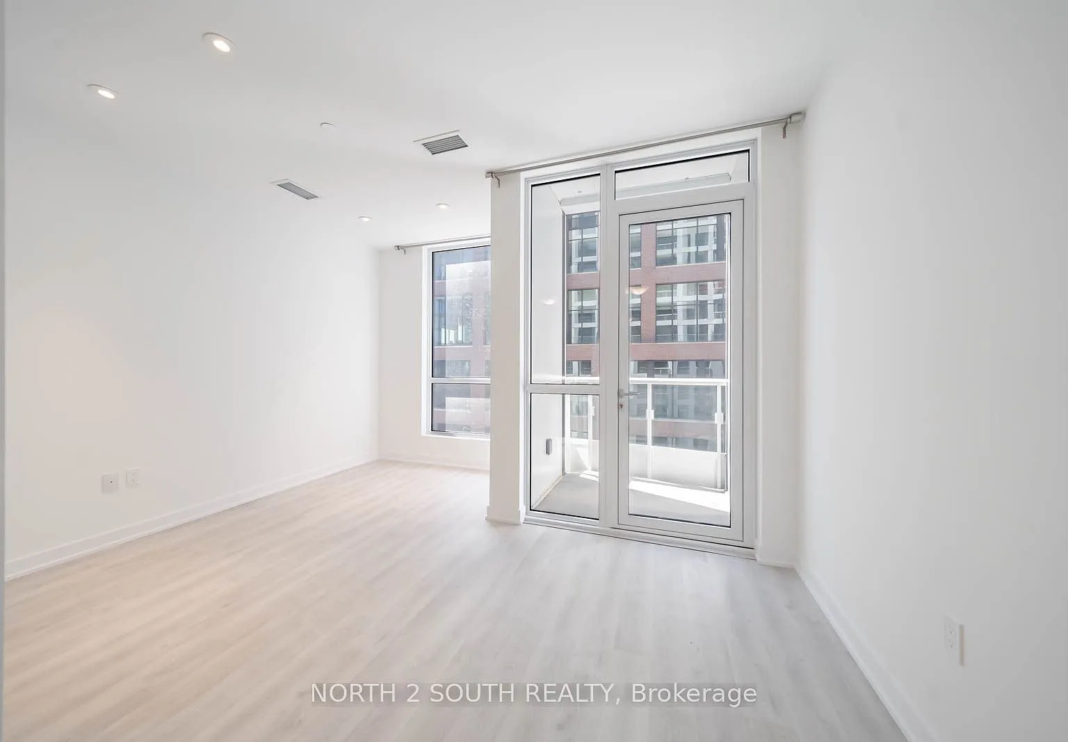 Empire Quay House Condo — Photo 4