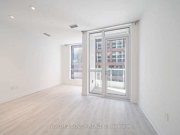 4th image of 15 Richardson St #526