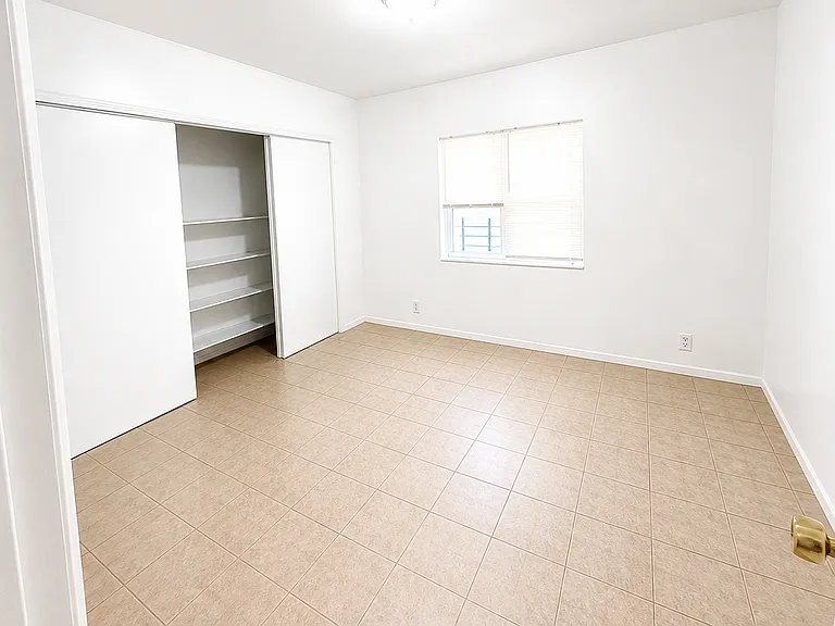 116 Bay 50 St #2 — Photo 4