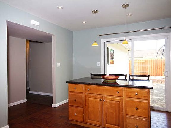 5th image of 2208 Del Monte Dr