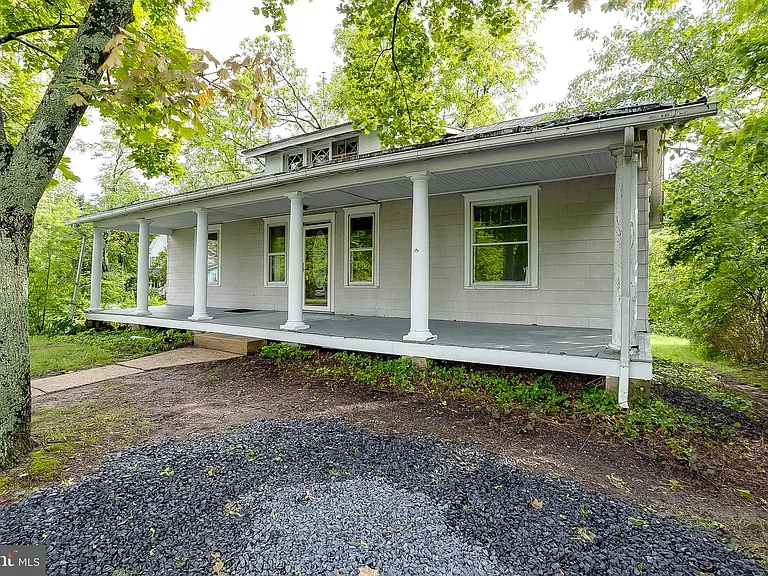 422 Lumberton Rd — Photo 2