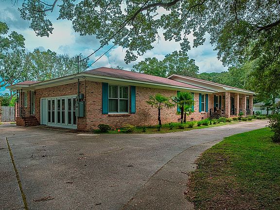 Entrances to office multi rm