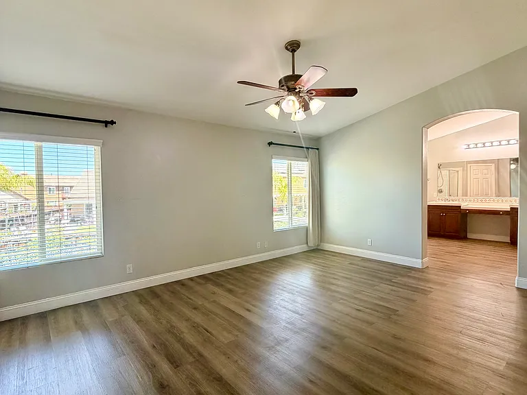 37121 Edgemont Dr — Photo 32