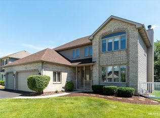 2708 Fairhauser Rd, Naperville, IL 60564