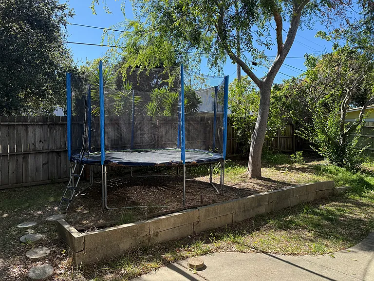 429 Maple Ave — Photo 16