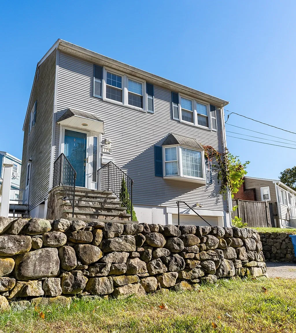3 bed, 1.5 bath, 1800 sqft, $3,800 — Photo 1