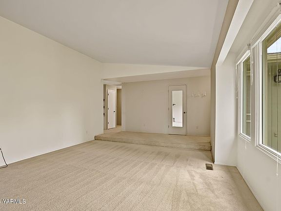 4th image of 3112 Redwood Way #15
