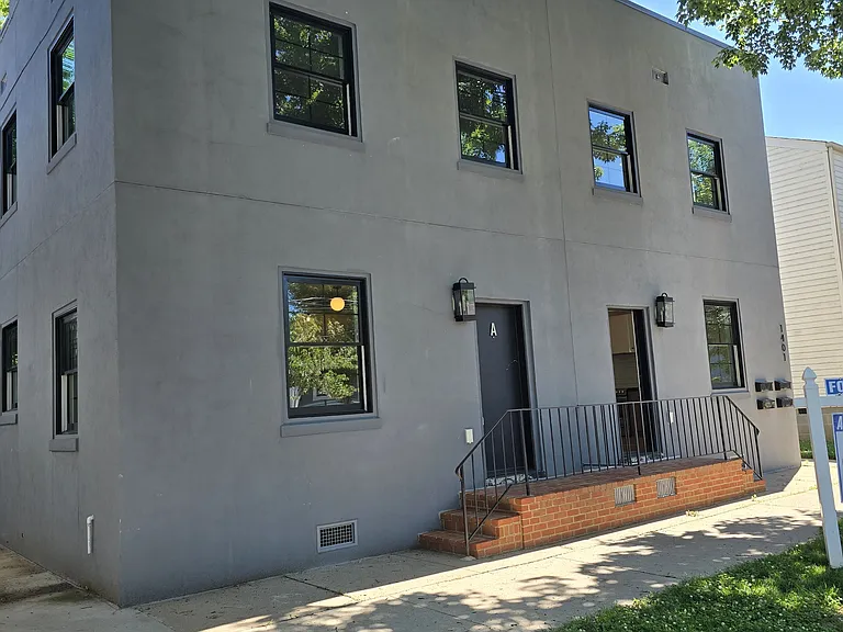 1401 Charles St #A — Photo 1