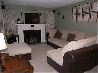 3rd image of 2733 W Hoffman Ave