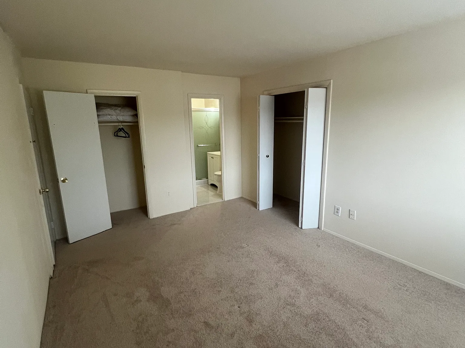 2 bed, 1100 sqft, $2,250 — Photo 4