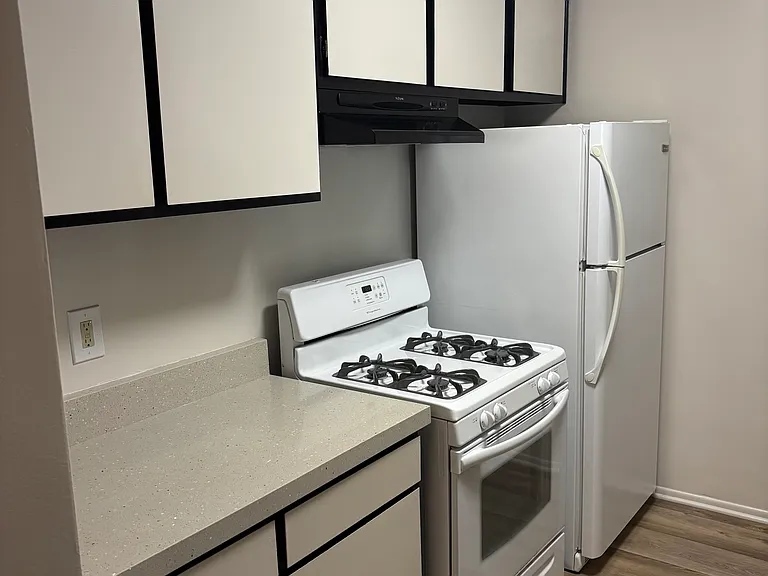116 Rose Ave #10 — Photo 4