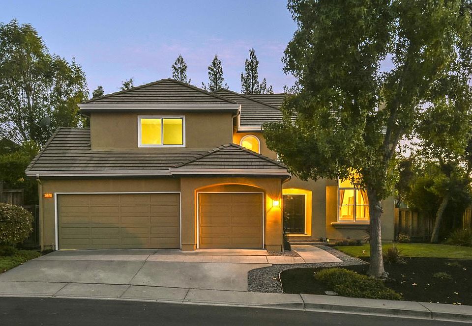 2nd image of 315 Zagora Dr