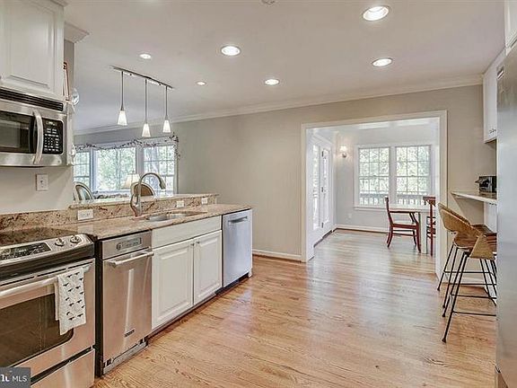 4th image of 1425 Highwood Dr