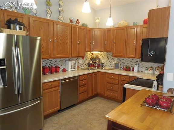 Pretty kitchen with the stainless steel appliances