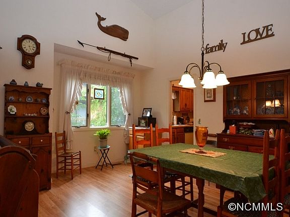4th image of 501 White Oak Dr