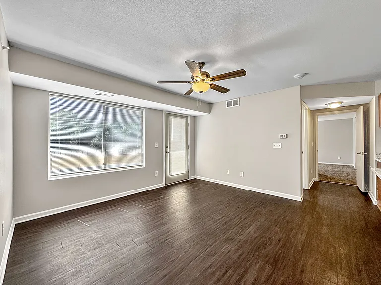 Capitol Grove Apartments — Photo 15
