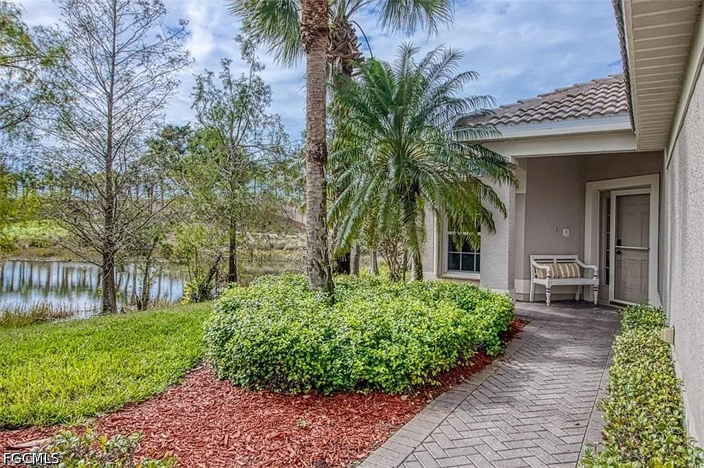 2 bed, 2.0 bath, 1511 sqft, $7,400 — Photo 4