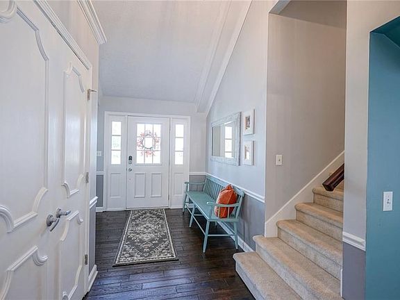 4th image of 230 Woodstock Ct