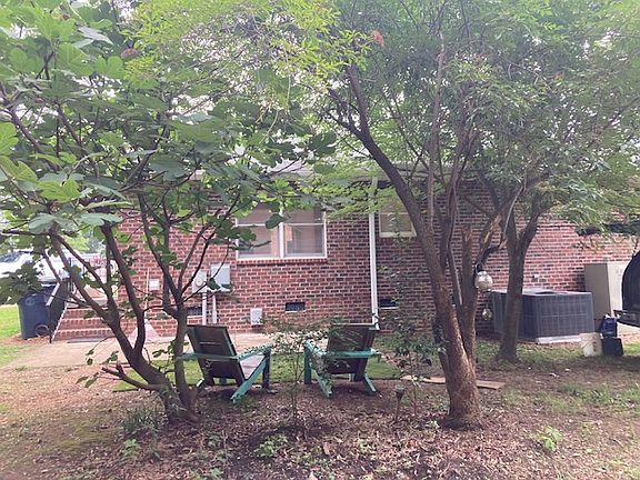 3rd image of 19721 Tryon St