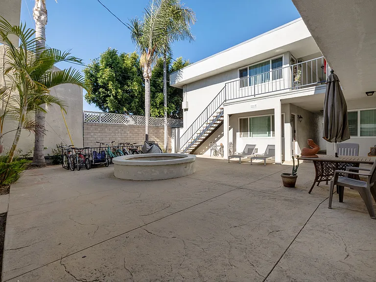17405 Van Ness — Photo 47