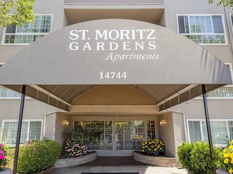 St Moritz Garden Apartments — Photo 19