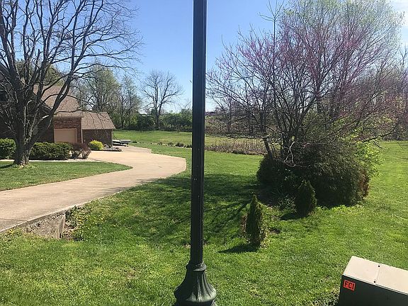3rd image of 125 Susan Way Dr
