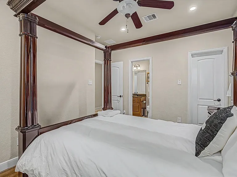 102 N Victoriana Cir — Photo 33