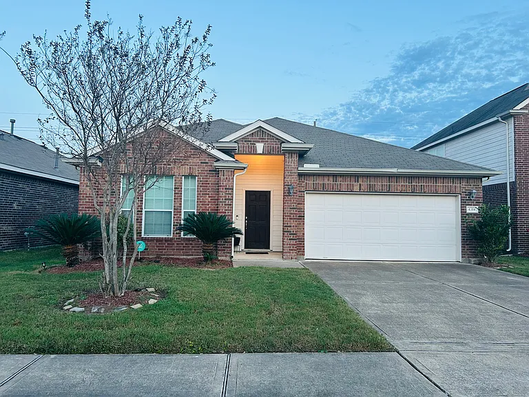 4314 Payton Manor Ln — Photo 1