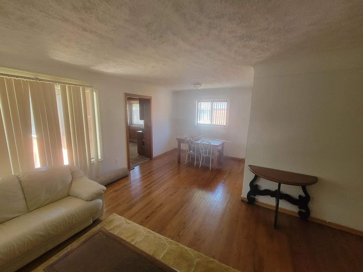 3 bed, 1.5 bath, 1524 sqft, $2,000 — Photo 4
