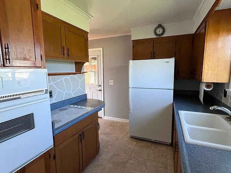 318 Washington St — Photo 5