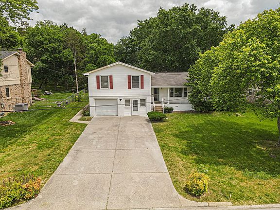2nd image of 624 Lake Terrace Dr