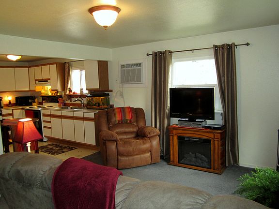3rd image of 638 Highline Dr