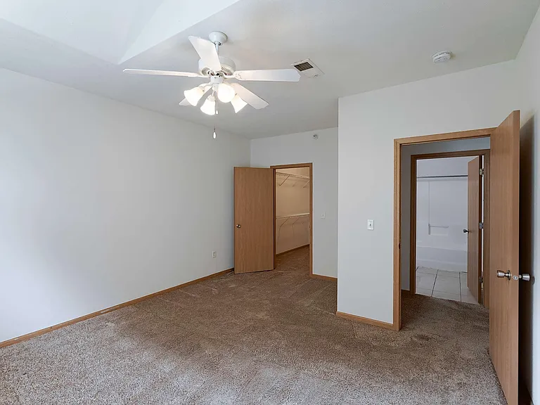 Gateway Park Apartments — Photo 70
