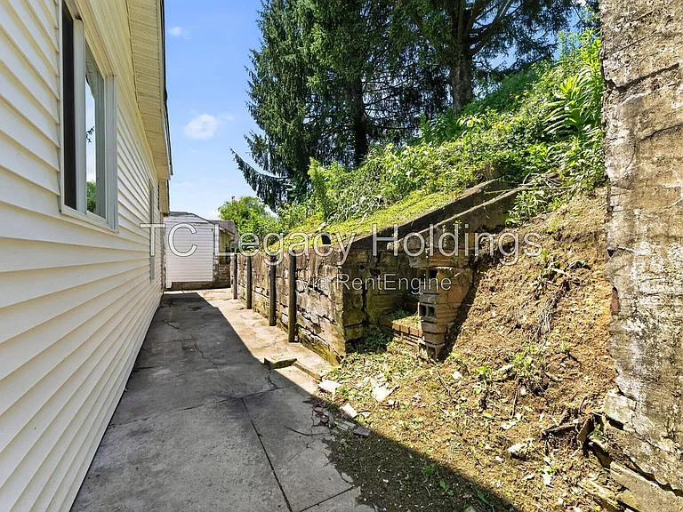 87 Crisfield St — Photo 28