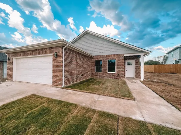 1404 Live Oak St, Sulphur Springs, TX 75482