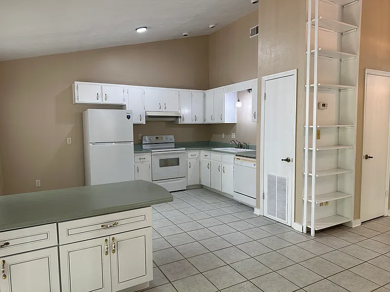 2400 Talco Hills Dr — Photo 17