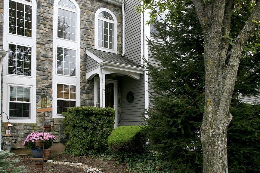 1st image of 147 Woodstream Ct